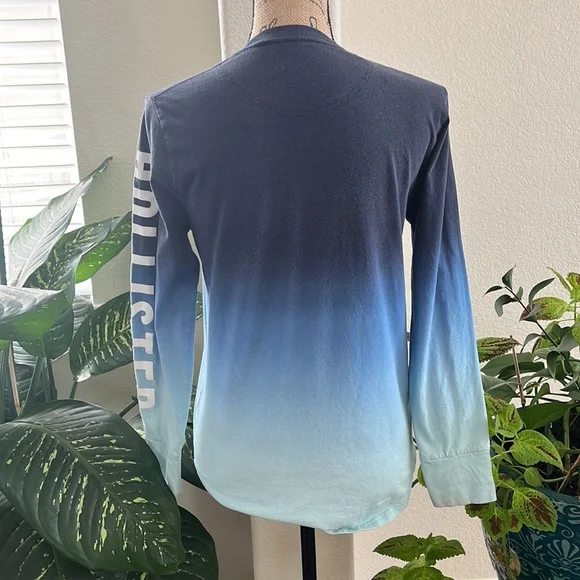 Holister long sleeve Gently used. XS Obrien Blues. - Picture 4 of 7